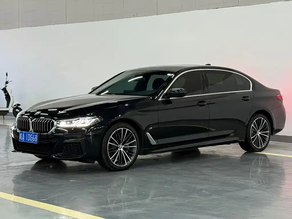 BMW 5 Series — фото 1