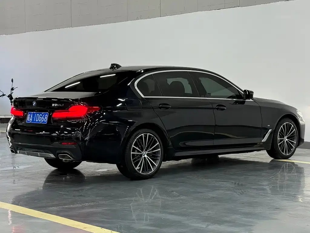 BMW 5 Series — фото 4