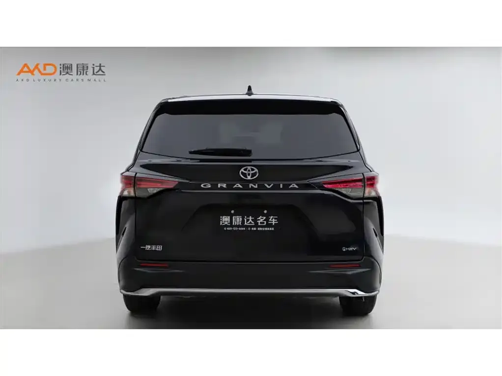 Toyota Granvia — фото 2