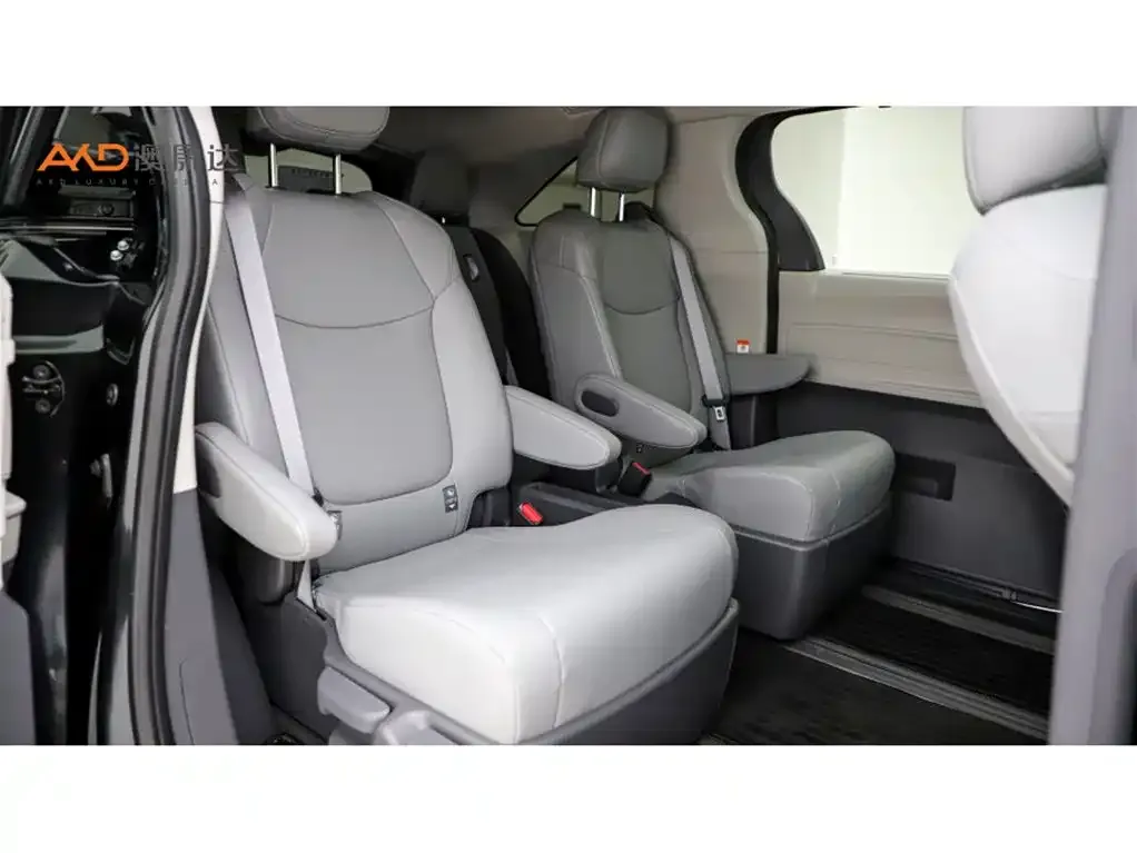 Toyota Granvia — фото 6