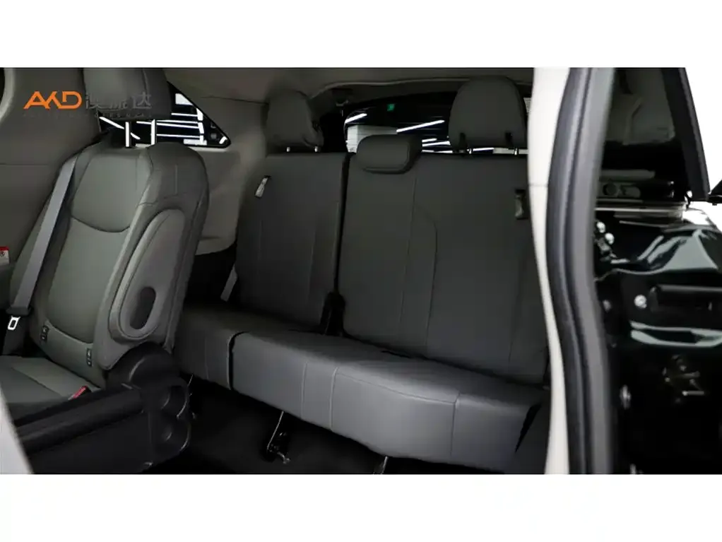 Toyota Granvia — фото 3
