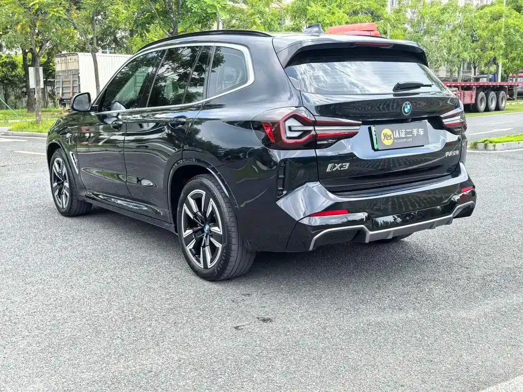 BMW iX3 — фото 9