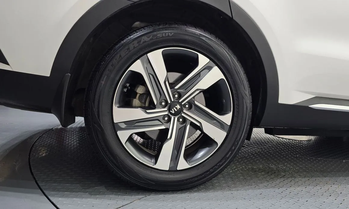 Kia Sorento — фото 9
