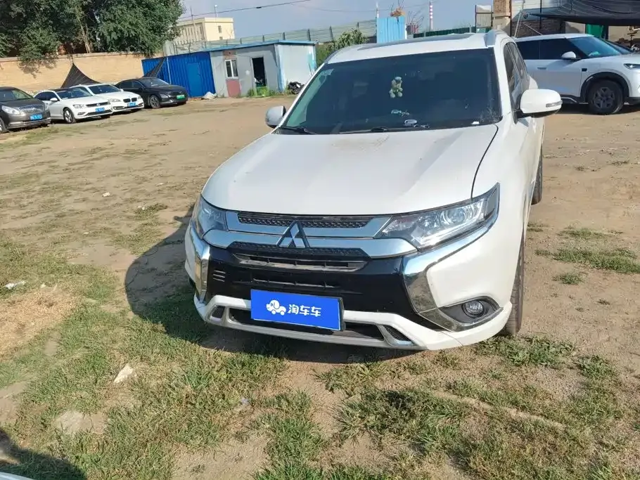 Mitsubishi Outlander — фото 7
