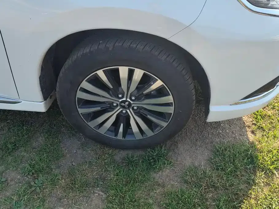 Mitsubishi Outlander — фото 10