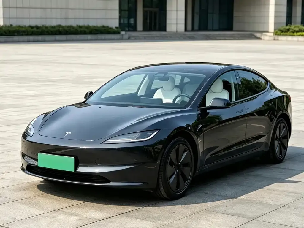 Tesla Model 3 — фото 1