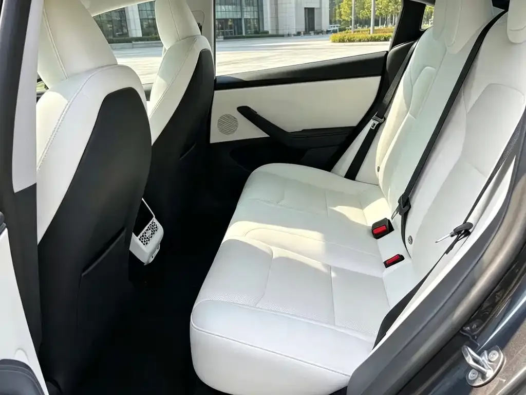 Tesla Model 3 — фото 9