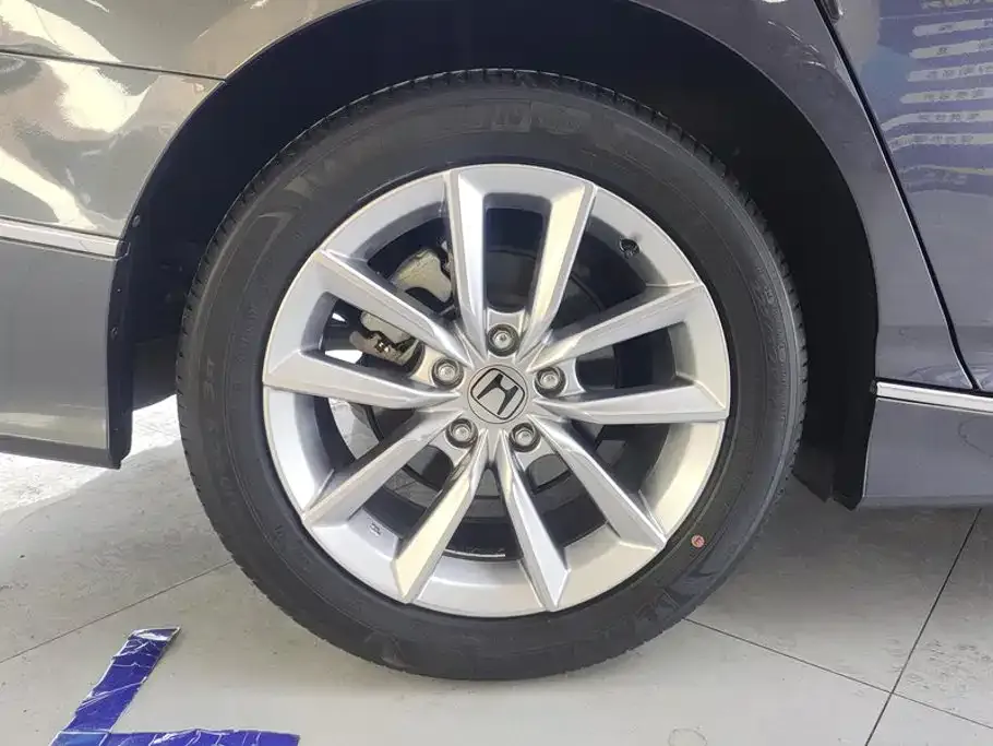 Honda Accord — фото 9