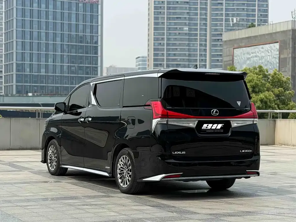 Toyota Vellfire — фото 4