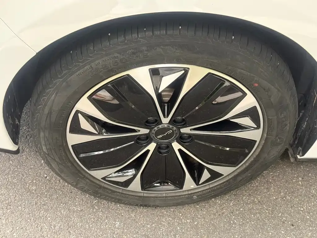 BYD Seal — фото 4
