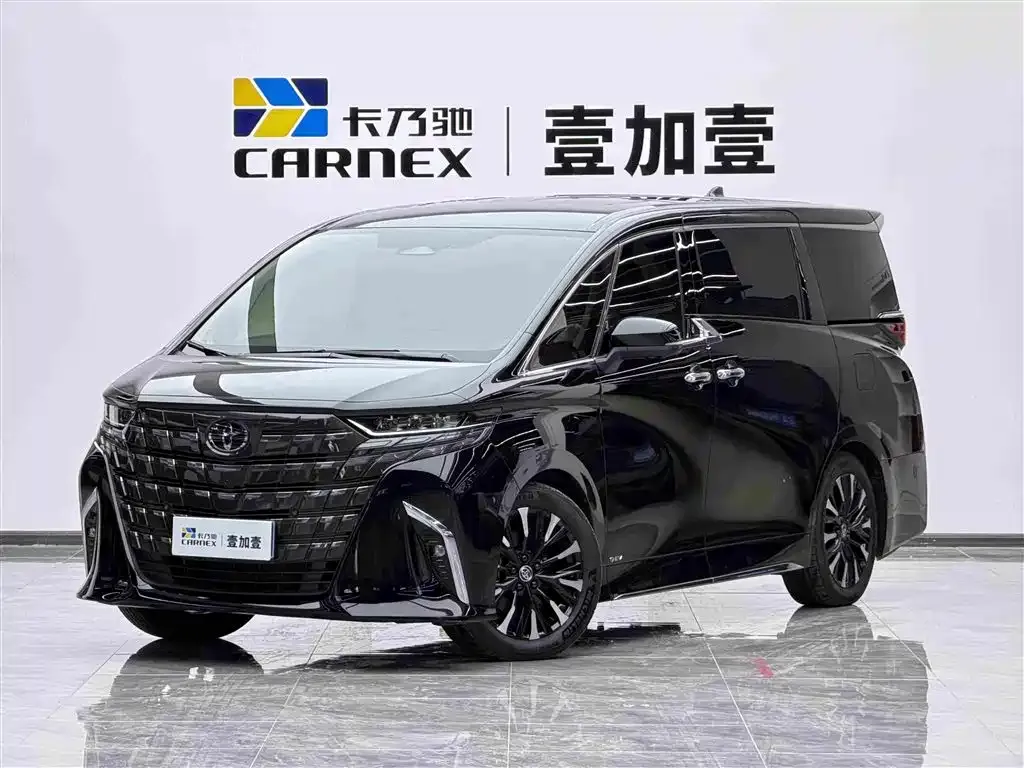 Toyota Alphard — фото 1