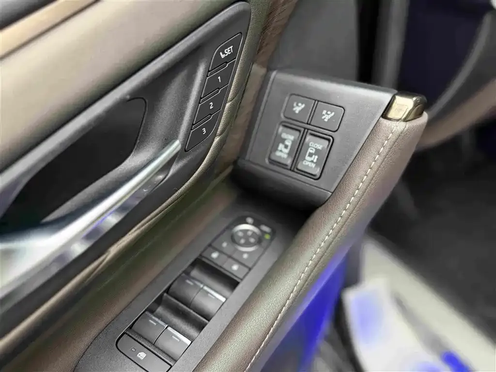 Toyota Alphard — фото 5