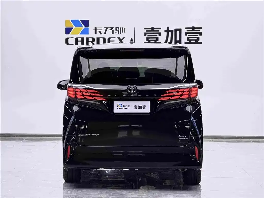 Toyota Alphard — фото 2