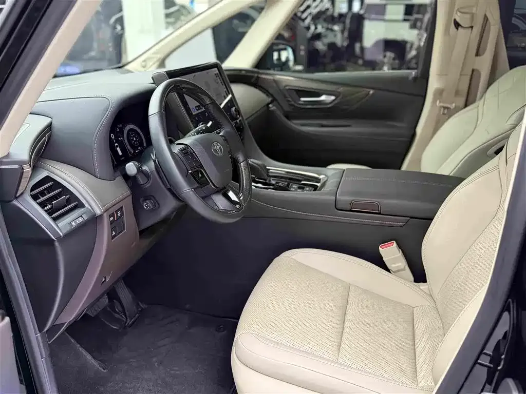 Toyota Alphard — фото 6