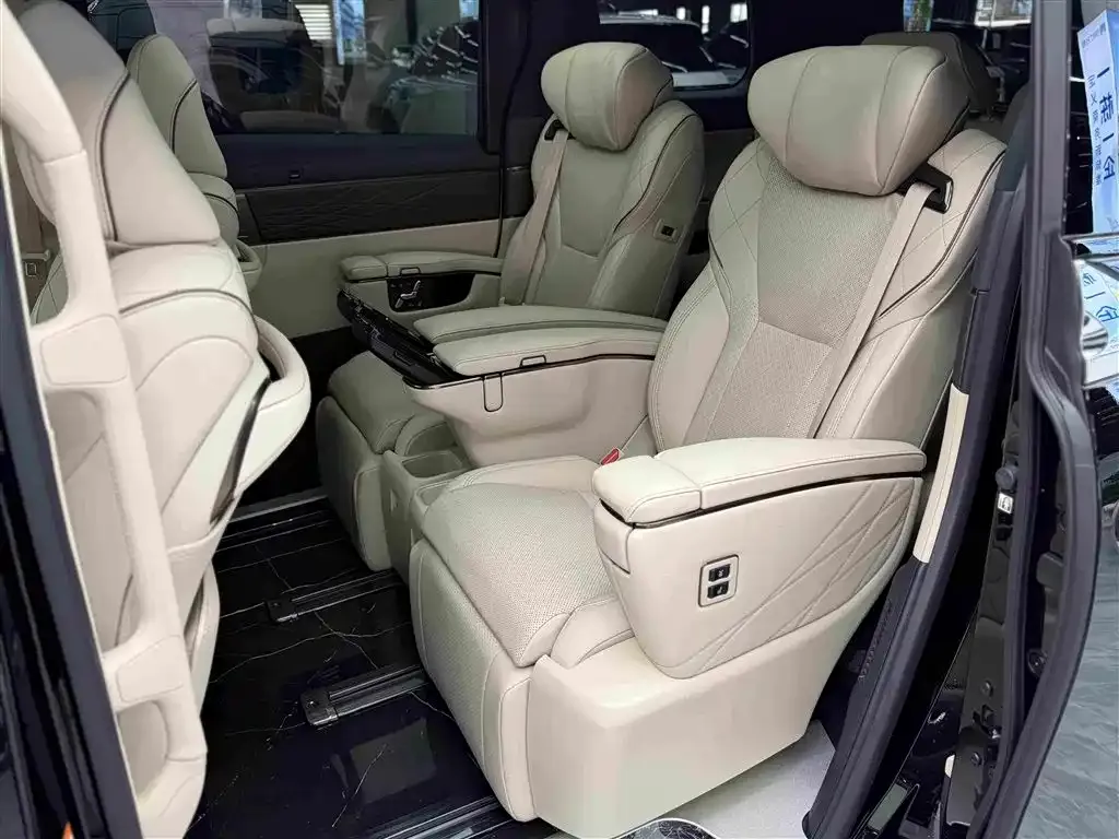 Toyota Alphard — фото 10