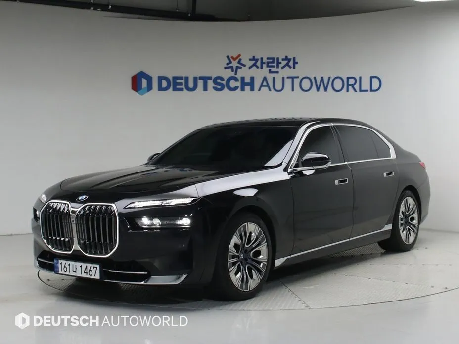 BMW 7-Series — фото 1