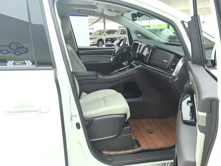 GAC Motor Trumpchi M8 — фото 4