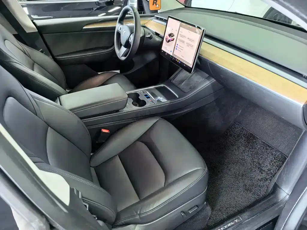 Tesla Model Y — фото 4