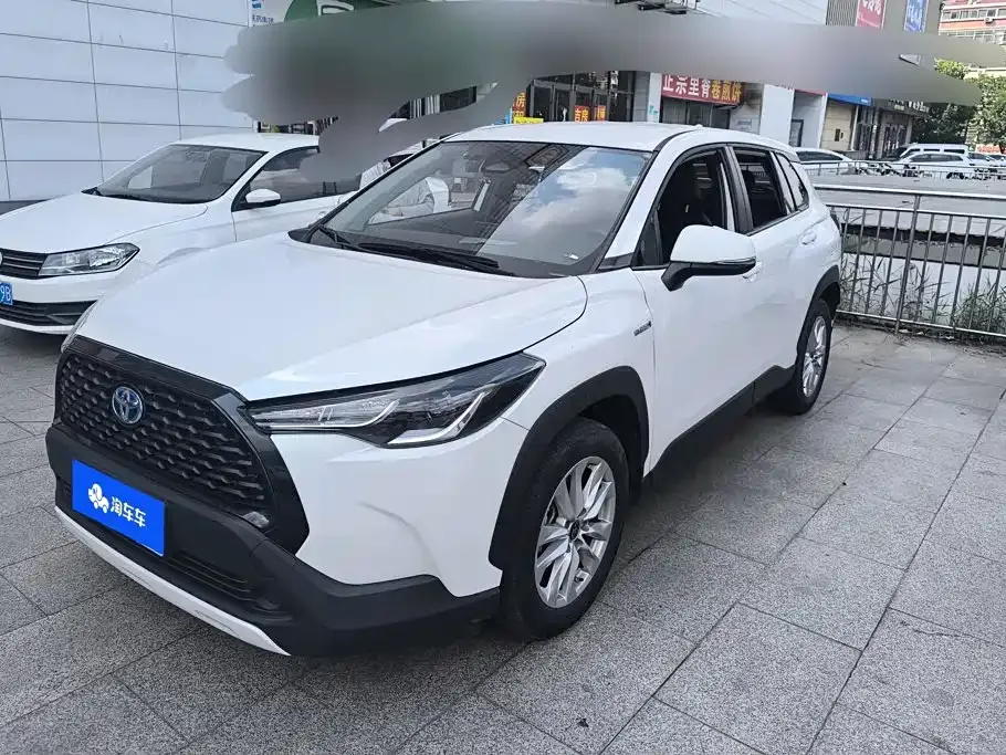 Toyota Corolla Cross — фото 1