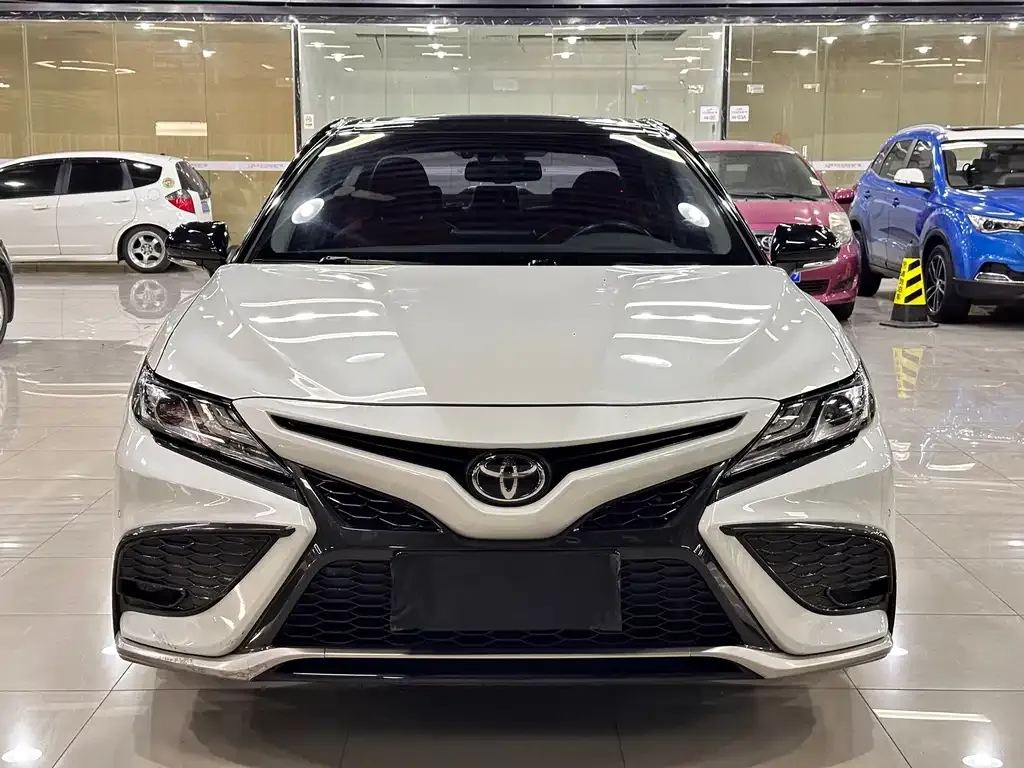 Toyota Camry — фото 10