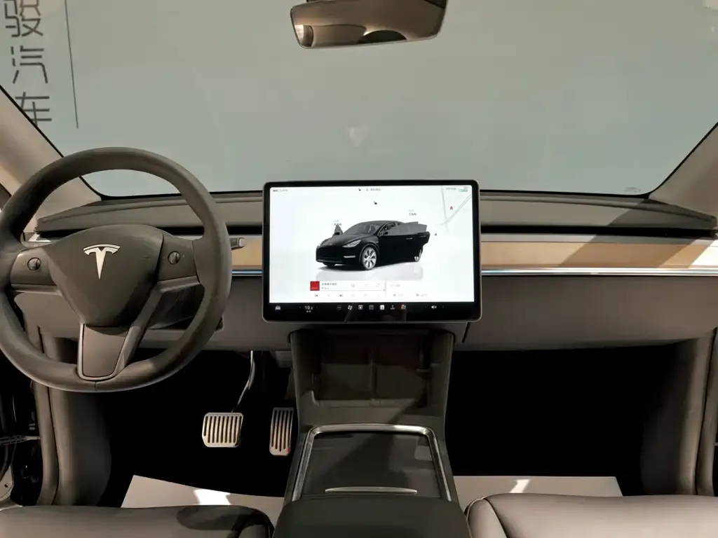 Tesla Model Y — фото 8
