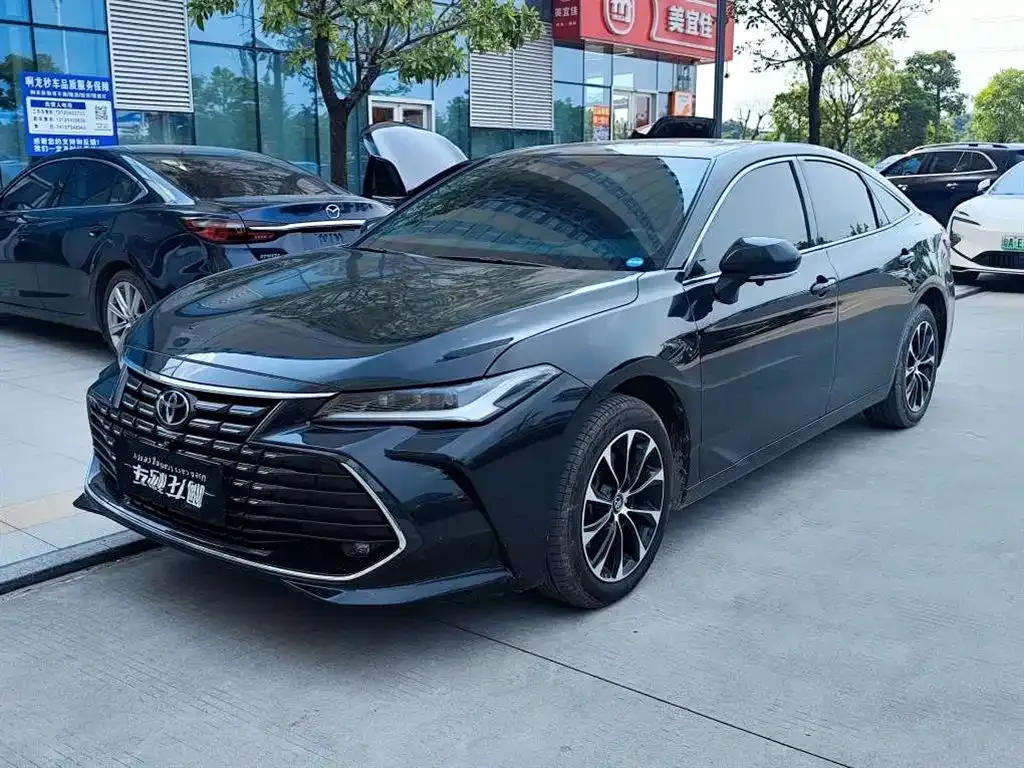Toyota Avalon — фото 1