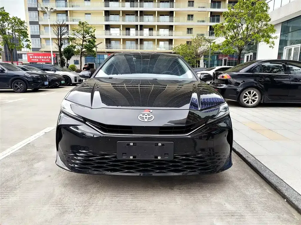 Toyota Camry — фото 8