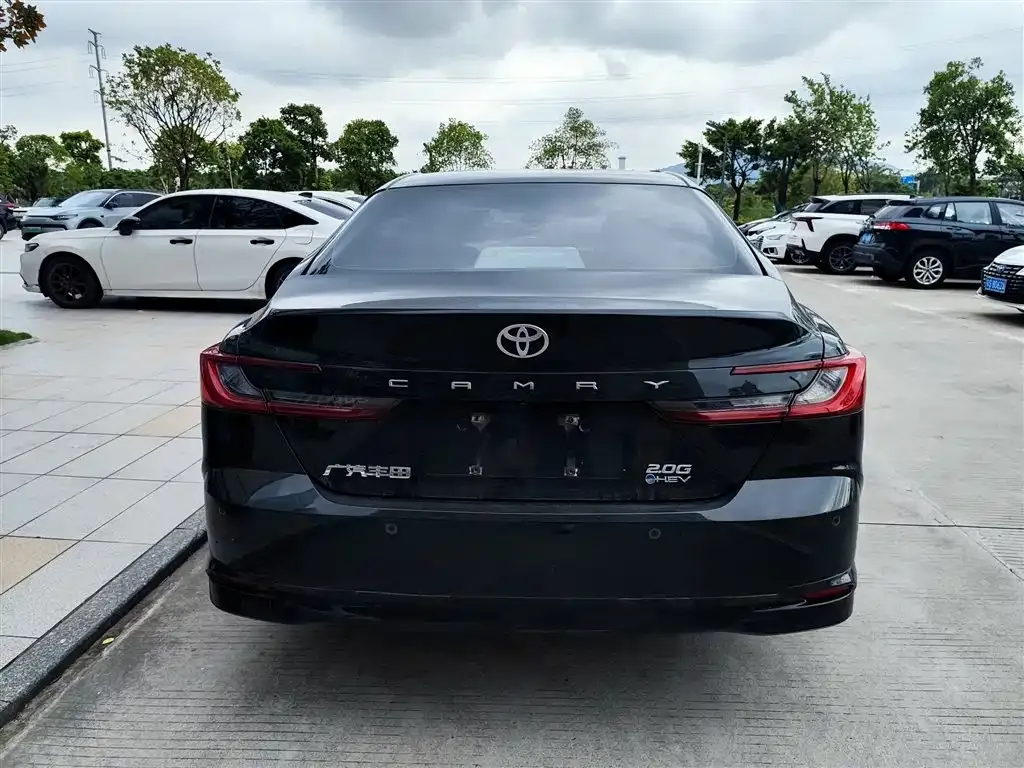 Toyota Camry — фото 2