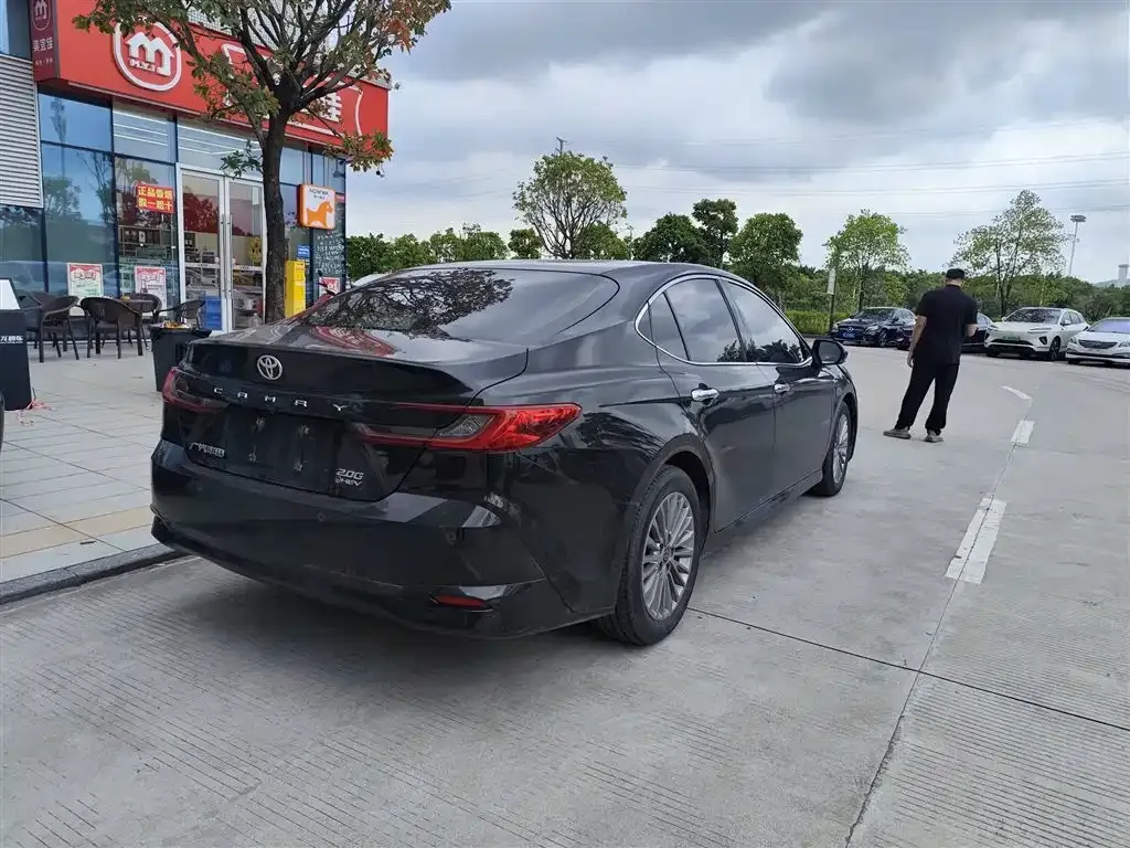 Toyota Camry — фото 9