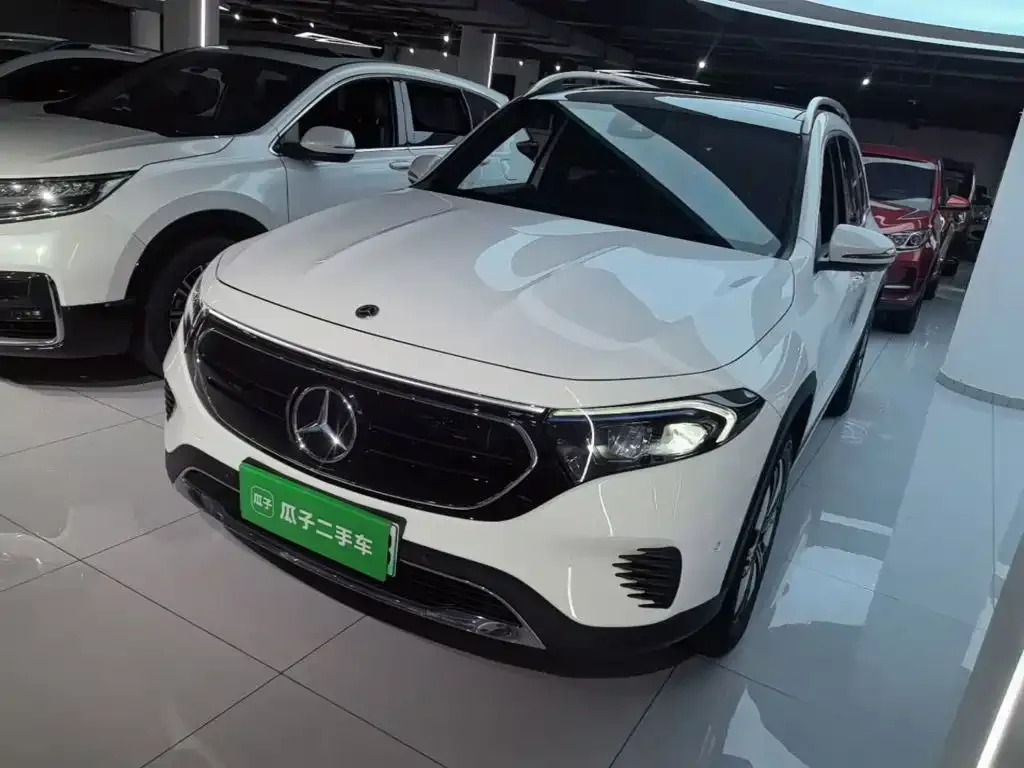 Mercedes-Benz EQB — фото 1
