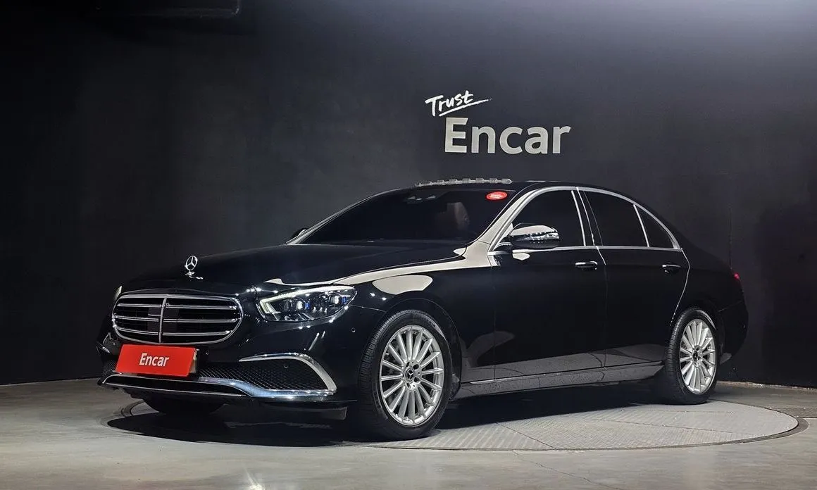 Mercedes-Benz E-Class — фото 1
