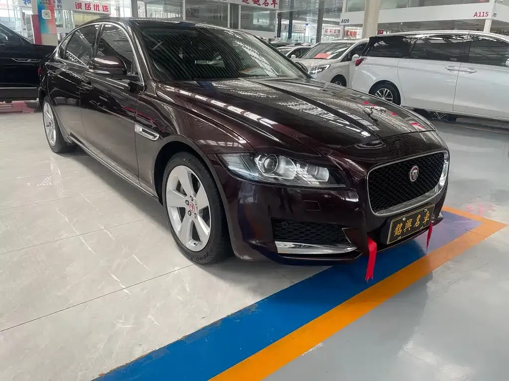 Jaguar XFL — фото 1