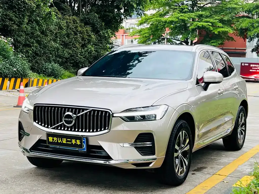 Volvo XC60 — фото 1