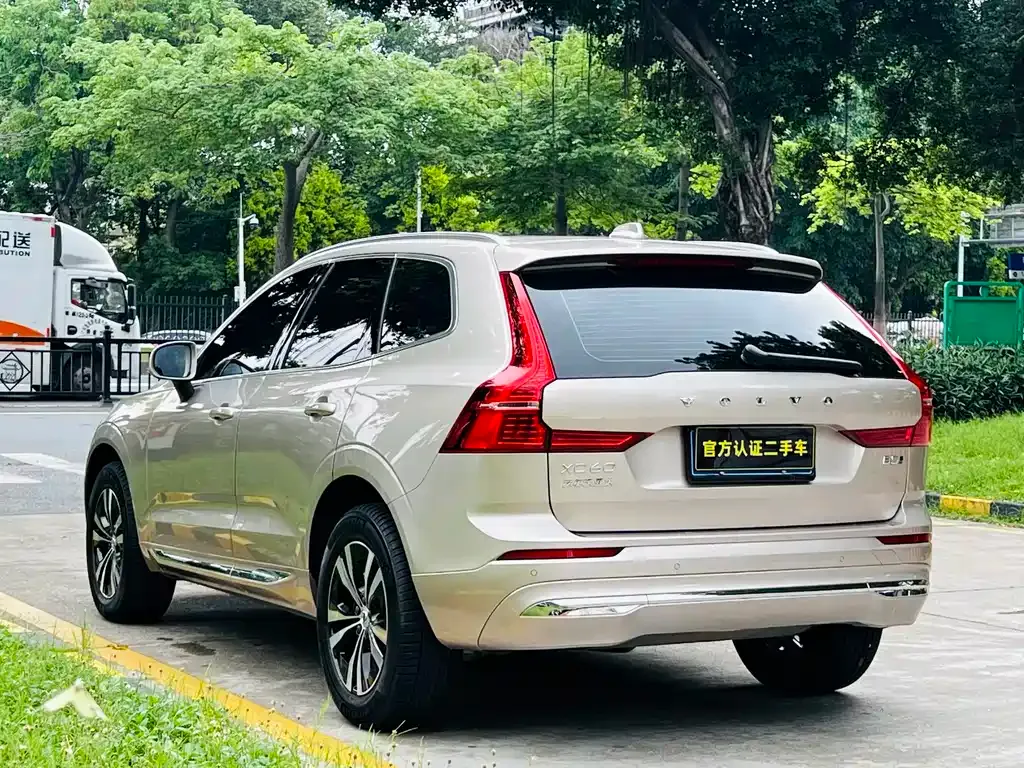 Volvo XC60 — фото 9