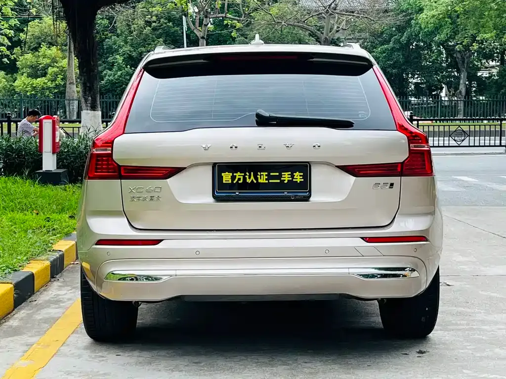 Volvo XC60 — фото 2