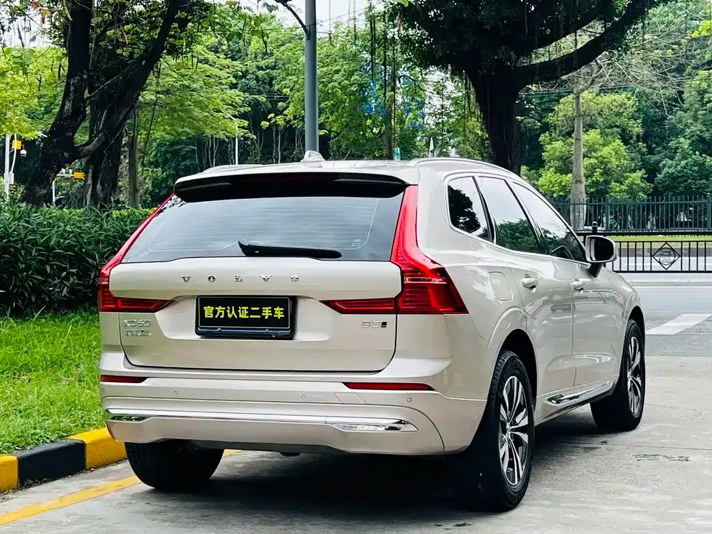 Volvo XC60 — фото 10
