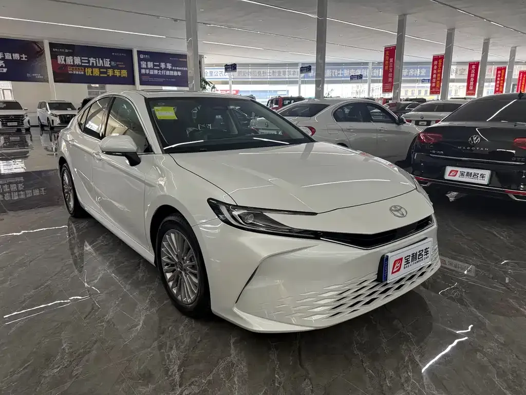 Toyota Camry — фото 10