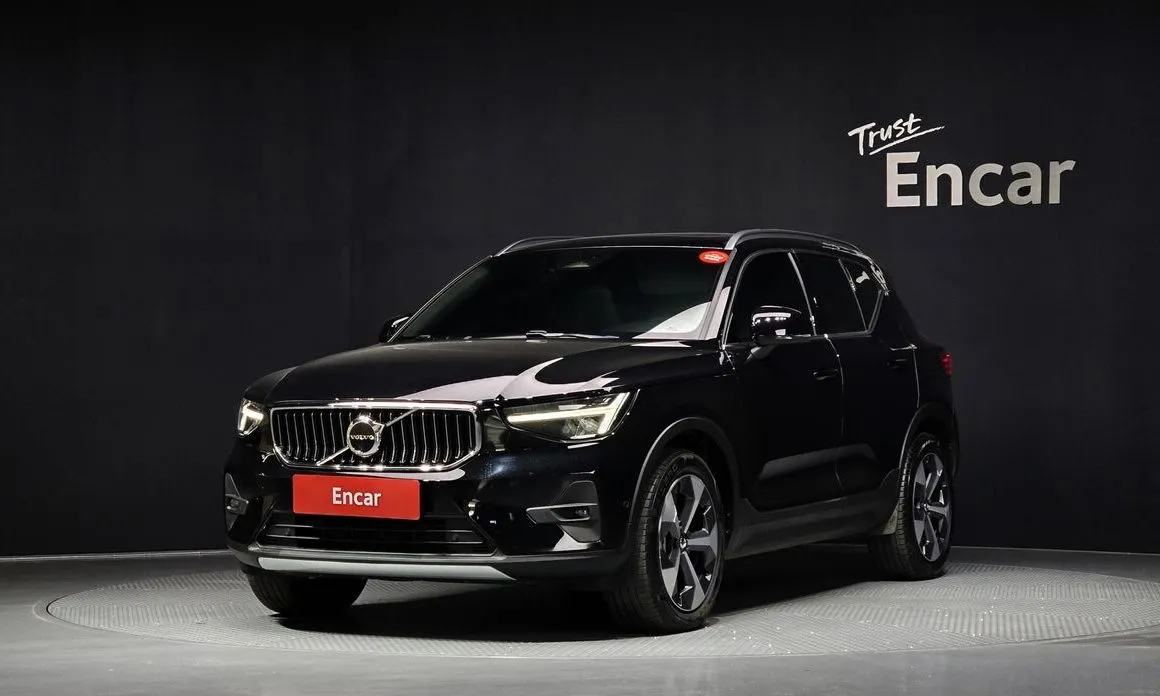 Volvo XC40 — фото 1
