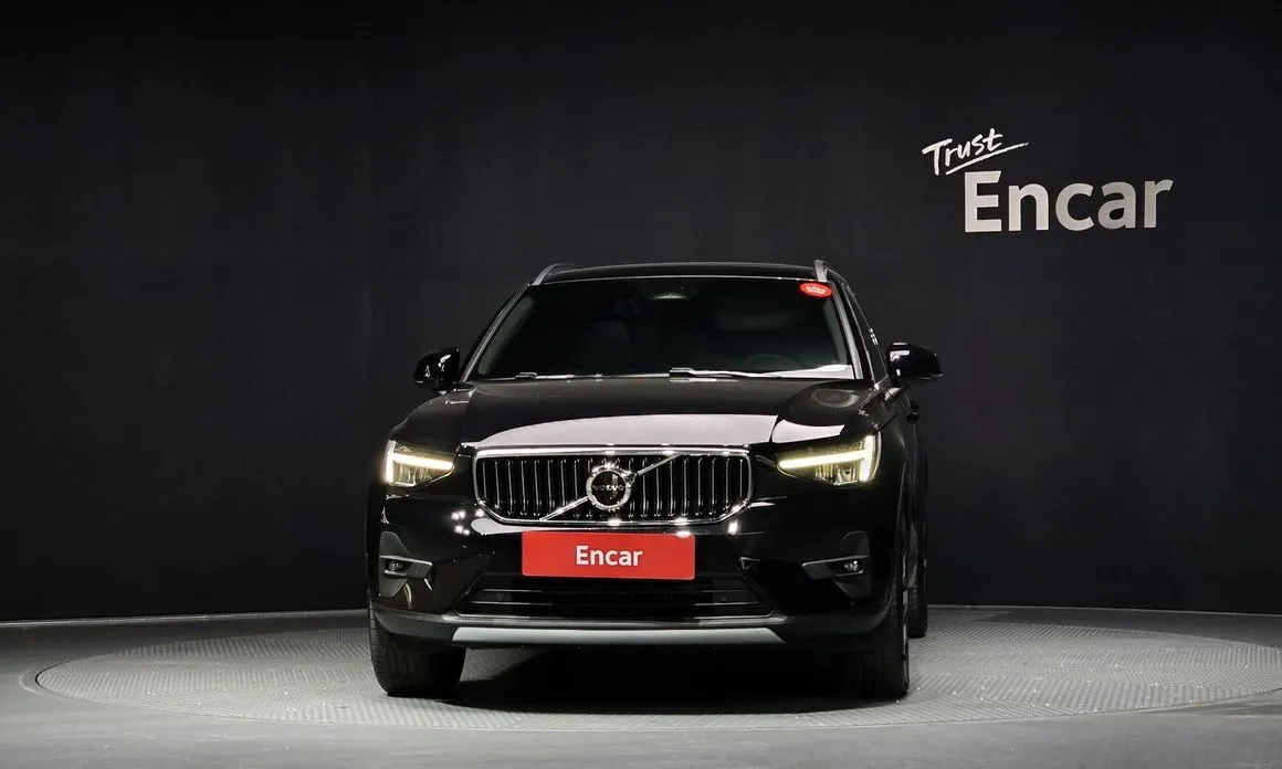 Volvo XC40 — фото 9