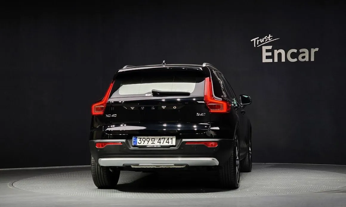 Volvo XC40 — фото 6