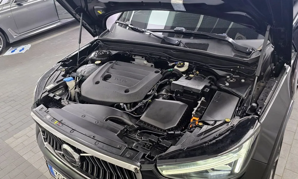 Volvo XC40 — фото 10