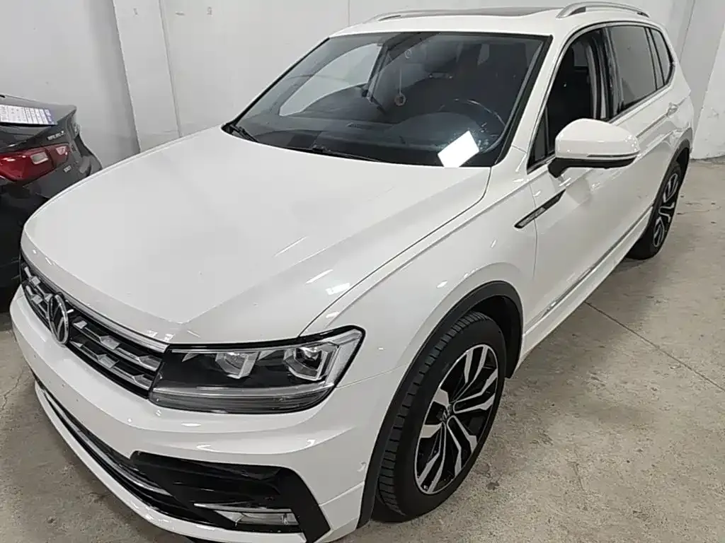Volkswagen Tiguan L — фото 10