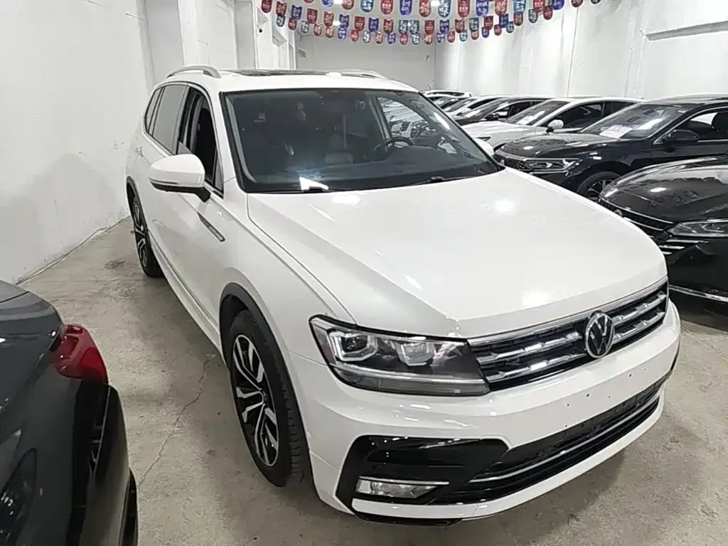 Volkswagen Tiguan L — фото 5