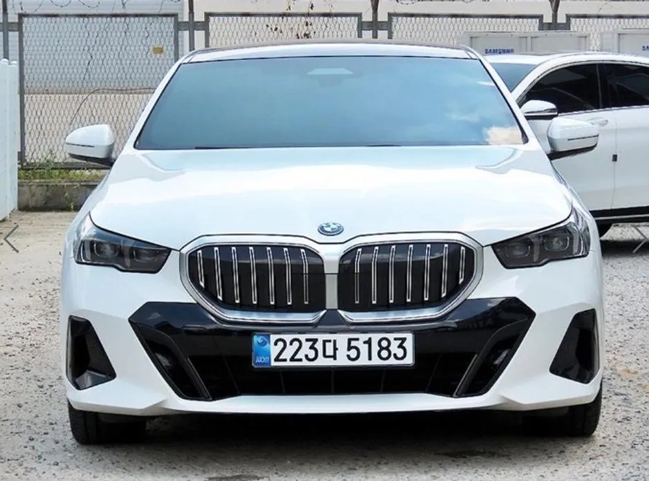 BMW 5-Series — фото 1