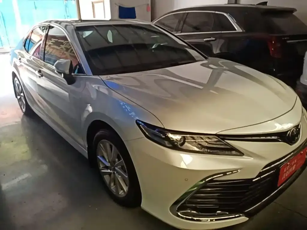 Toyota Camry — фото 2