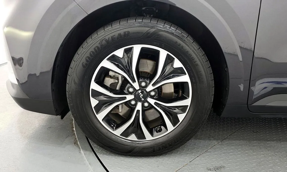 Kia Carnival — фото 10