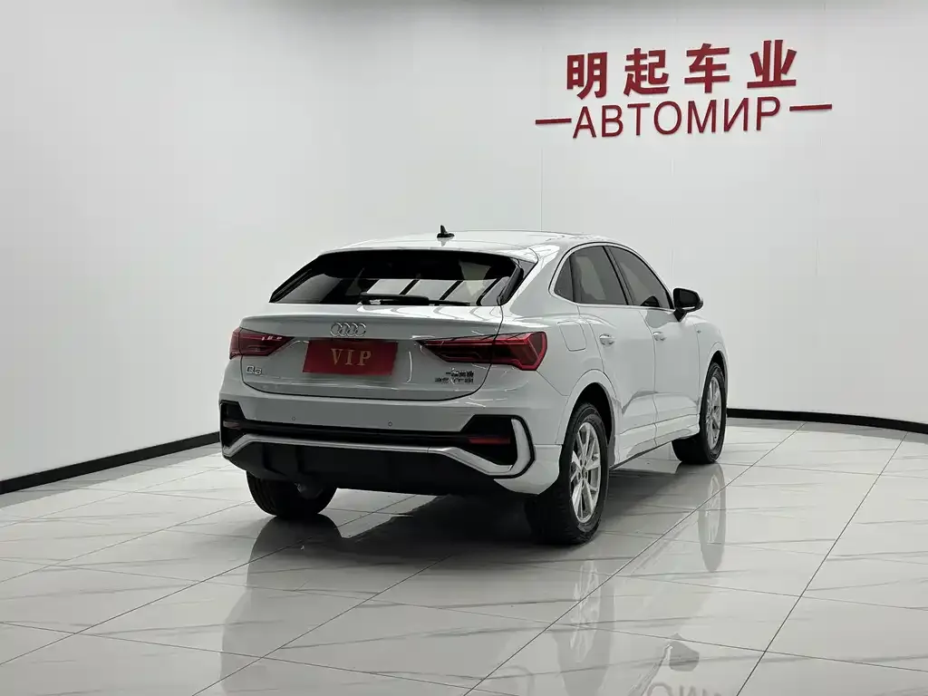 Audi Q3 Sportback — фото 9