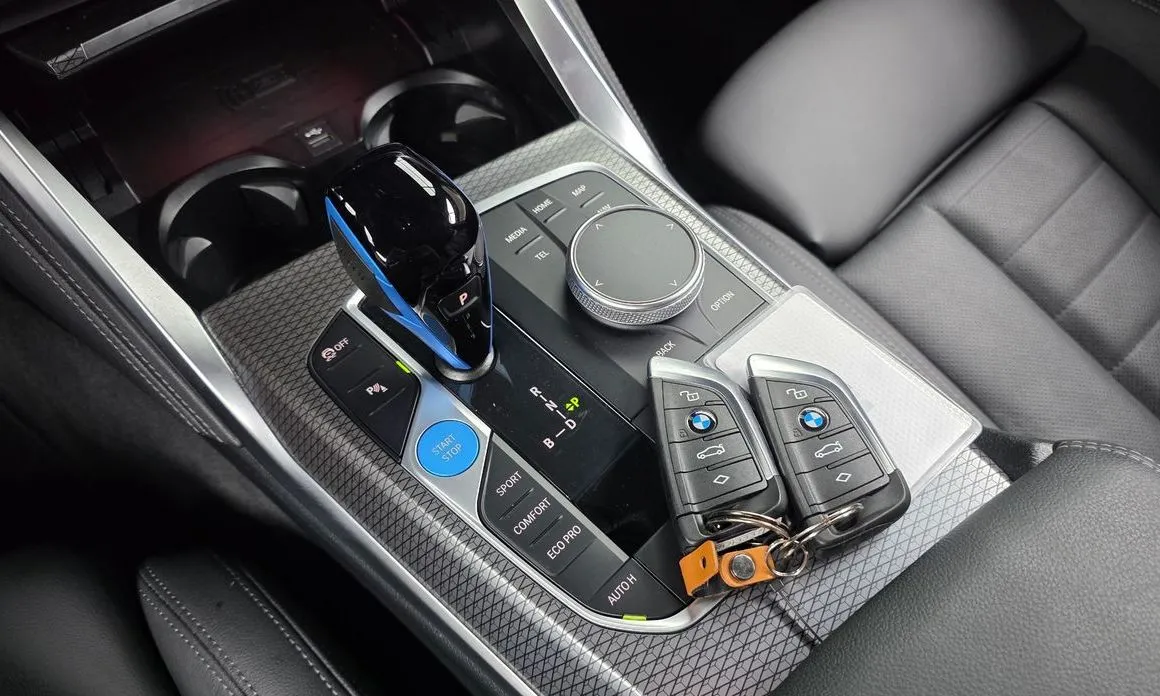BMW i4 — фото 10