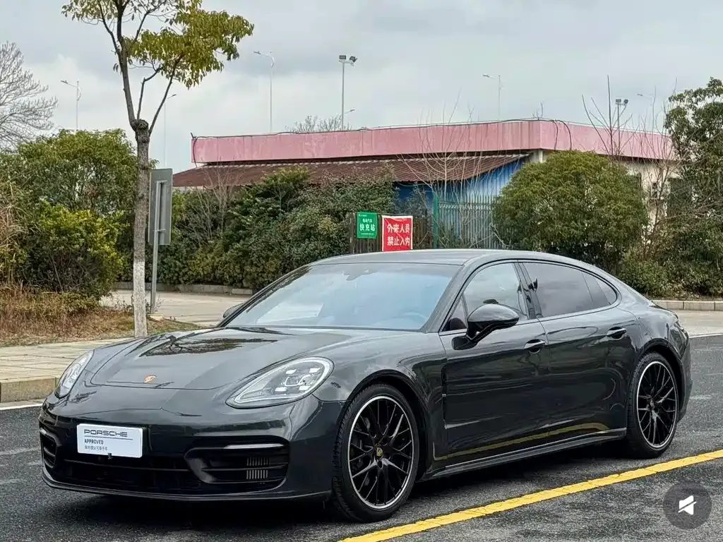 Porsche Panamera — фото 1