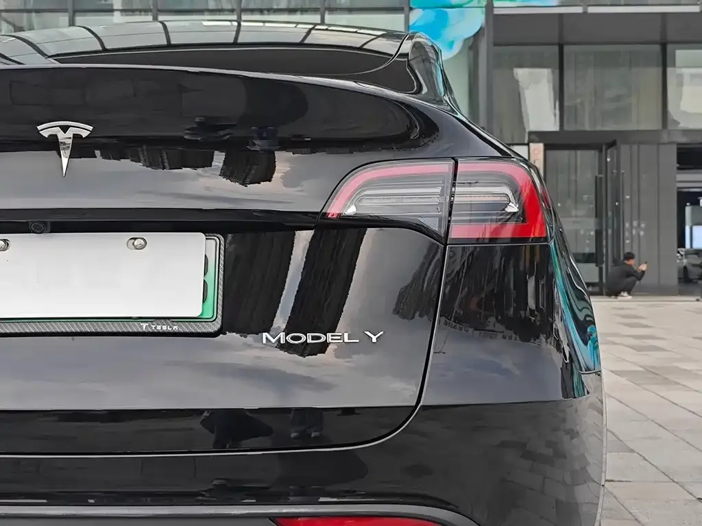 Tesla Model Y — фото 2